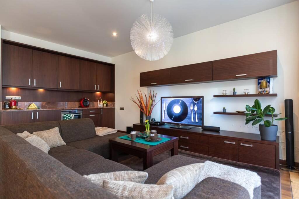 Cozy River-Side Apartment Right In รีกา ภายนอก รูปภาพ
