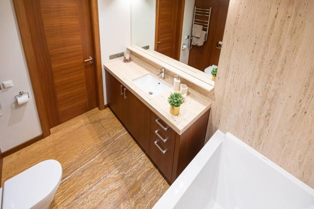 Cozy River-Side Apartment Right In รีกา ภายนอก รูปภาพ